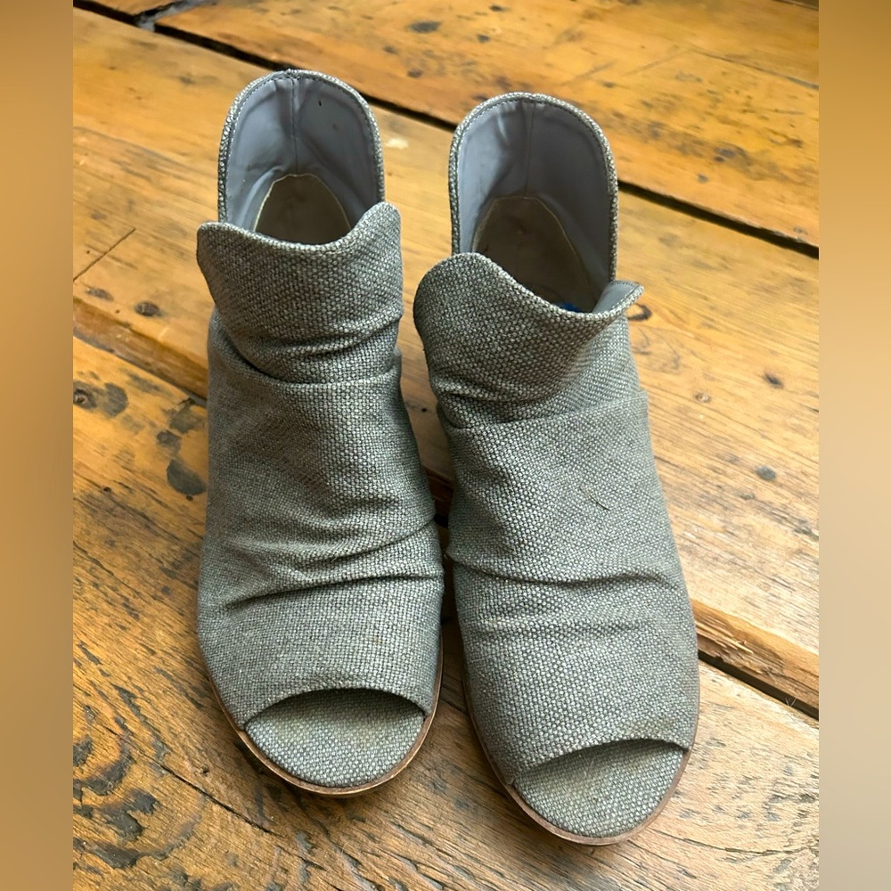 Canvas peep toe shoes.